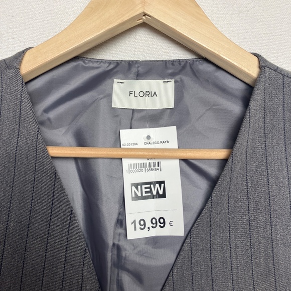 Striped Fitted Vest - Picture 2 of 4